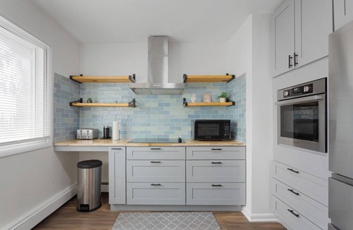 Rogers Park Apartment | 2BR/1BA Apt w/Modern Amenities Rogers Park + Free Parking