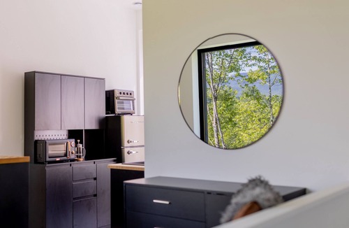 Moscow House | 2BR w/Mountain Views + Infrared Sauna Near Town
