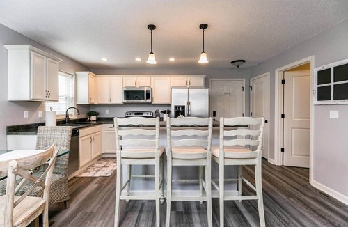 Cedar Rapids House | 3 Bed, Cozy, Modern, New Bo Area, Home!