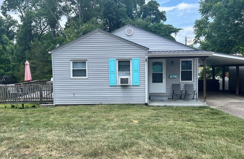 Ashland House | 3 bedroom 2 bath dog friendly home