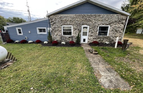 Vickery House | 3 bedroom 2 bathroom house close to all tourist attractions- 6 person hot tub