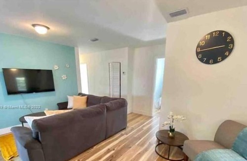 West Little Havana Apartment | 3 Bedroom Single family 443237 by Houzlet