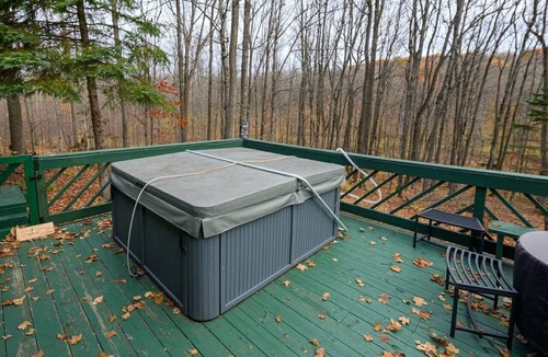 Stambaugh House | 3 Bedroom with Hot Tub and Sauna seconds from Ski Brule!