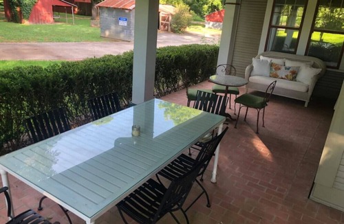 Prairie Lea House | 3 Houses 30 guests Country 14 acre Pecan Orchard