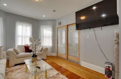 Milton Apartment | 3 Mi to Blue Hills: Cozy Dual-Unit Retreat