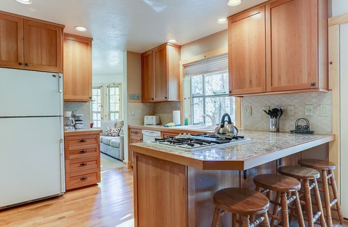 Deer Park House | 3 Mt Baker - Gorgeous! Hot Tub, SHARC passes, A/C, Game Table, Luxurious Linens