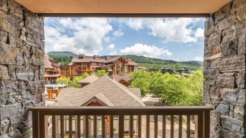 Stowe Area Resort | 309 Studio Spruce Peak Lodge Base of Stowe Mt Resort Sleeps 4