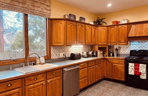 West Roxbury House | 3BR Boston World Cup Stay 25 min to Stadium