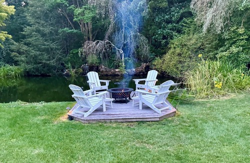 Flanders House | 3BR Hamptons Escape: Private Pool & Tennis, Modern Interior. 10 mins to Dune Rd.