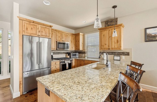 Redmond House | 3BR Resort Home at Eagle Crest - Bikes for All Ages, Golf, Sleeps 8