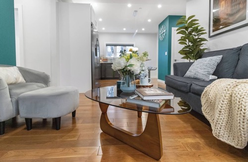 East Somerville Apartment | 3BR2Bth MIT/Harvard/TD Garden/BOS/3 Parking Spaces