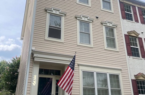Gaithersburg House | 3LVL Townhome in Amazing Location