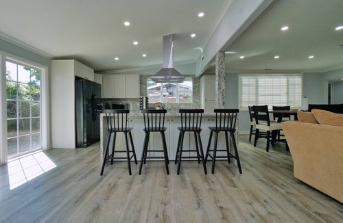 Hayward House | 4 Bd 4 Ba w/Private Studio 10 G WIFI and AC