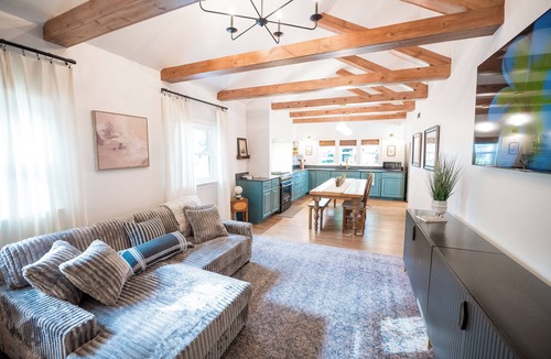 Urbana House | 4 bdrm 2 bath 2 blocks from campus! Football weekends available!