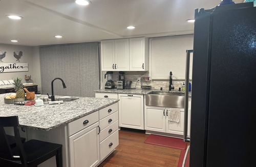 Windsor House | 4 Bed, 3 Bath w/Pool, Hot Tub, Gym, Fire Pit on Lake Windsor Golf Course