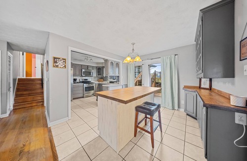 Ashland House | 4-bedroom, 2-bathroom house with AC in charming Ashland