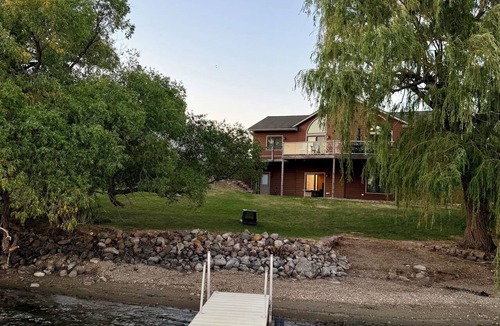 Chester House | 4-bedroom 3 bath lakefront home on Brandt Lake