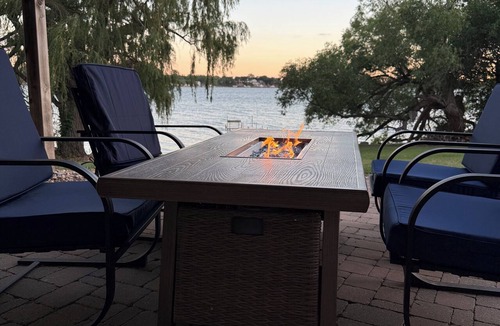 Chester House | 4-bedroom 3 bath lakefront home on Brandt Lake