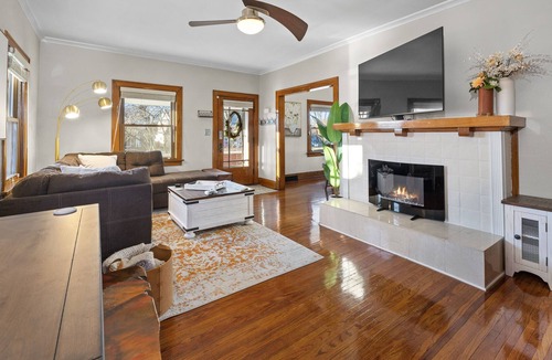 Toledo House | 4 Bedroom Boho Home. 5-10 minutes from all the hot spots!
