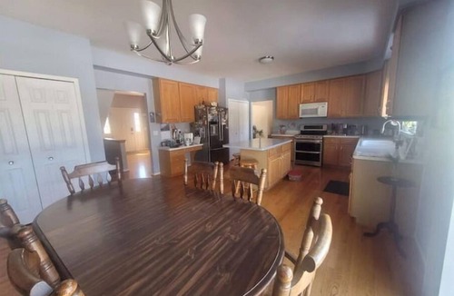 Bryant Pattengill West House | 4 Bedroom Home, 2.7 miles to the Big House