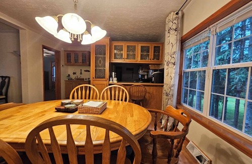 Idlewild House | 4 bedrooms, 2 bathrooms and a three-season playroom, Second-floor Unit.