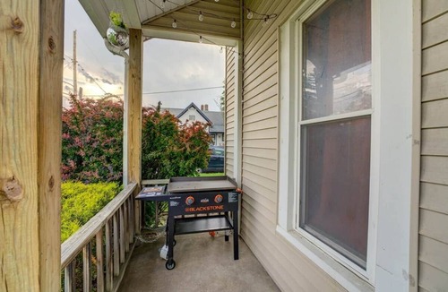 Sandusky House | 4 BR Home 5 Mins to Cedar Point, Retro 1970s!