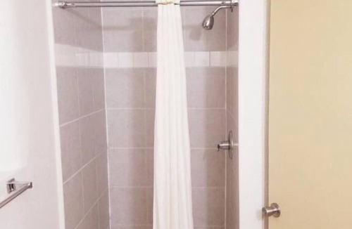 Williams House | 4 Family-Friendly Units, Free Breakfast & Parking, Williams Little League Park!
