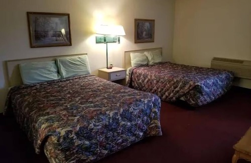 Dell Rapids Hotel | 4 Group-Friendly Rooms w/Breakfast & Free Parking | Sioux River Trails