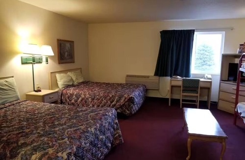 Dell Rapids Hotel | 4 Group-Friendly Rooms w/Breakfast & Free Parking | Sioux River Trails