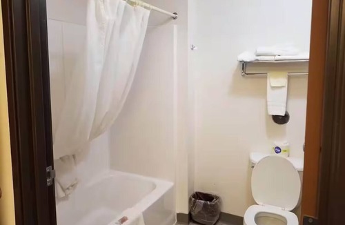 Dell Rapids Hotel | 4 Group-Friendly Rooms w/Breakfast & Free Parking | Sioux River Trails