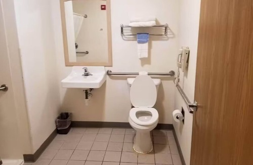 Dell Rapids Hotel | 4 Group-Friendly Rooms w/Breakfast & Free Parking | Sioux River Trails