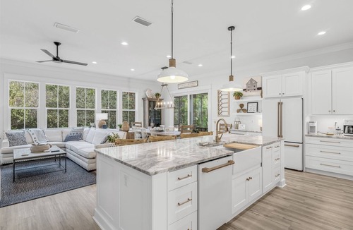 Lakeside at Blue Mountain Beach House | 4 KING En-suites + Media/bunk room, 4 Bikes and beach chairs, Golf Cart Option `Seaglass`