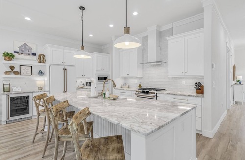 Lakeside at Blue Mountain Beach House | 4 KING En-suites + Media/bunk room, 4 Bikes and beach chairs, Golf Cart Option `Seaglass`