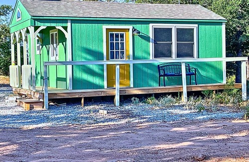 Eastland Cabin | 4 Lakefront Tiny Home | Small Family Glamping Getaway at Lake Eastland