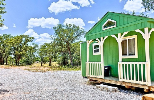 Eastland Cabin | 4 Lakefront Tiny Home | Small Family Glamping Getaway at Lake Eastland