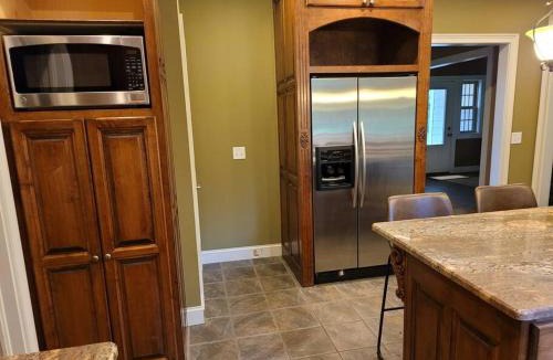 Guntersville House | 4. Spacious historic home in Lake Guntersville