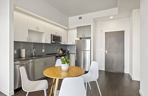 Bluemont Hotel | 4 Units | Modern Apartments in Ballston | Pets Allowed | Rooftop Deck & Fitness