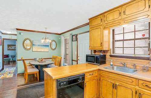 Church Street Cottage | 413) Massive 3 Bedroom With Fenced Yard!