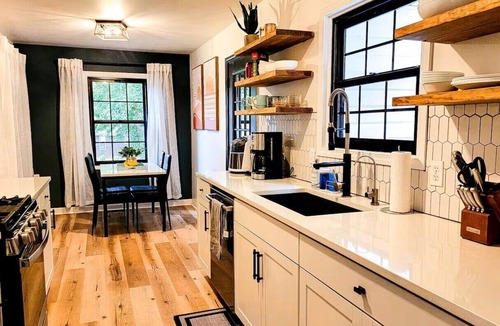 Rogers House | 4bd- Cozy Home Central to Climbing/Hiking/Dining with Fiber and Laundry
