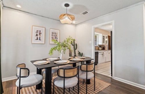 Las Colinas House | 4bd Near Airport & Downtown - Volleyball - Games