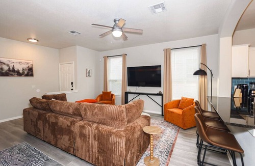 Austin House | 4BR Pet-friendly S. Austin Retreat Near 6th St & Music