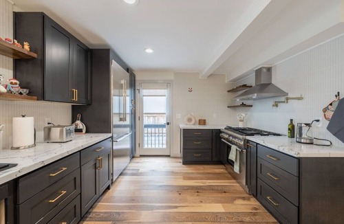 Maple Leaf House | 4BR Seattle Stunner | w/Summer Deck by Green Lake