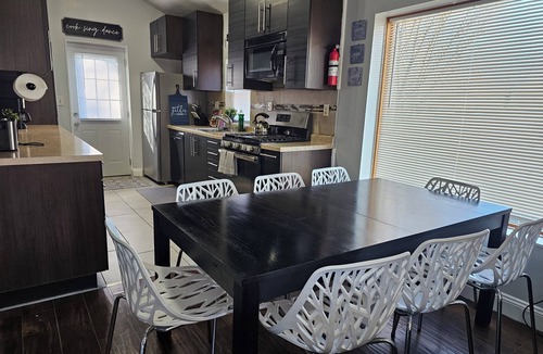 Ypsilanti House | 5 Bedroom, 3 Baths, 2 Living Rooms, Super Comfortable Home in Ypsilanti