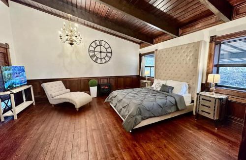 Bristol House | 5 Bedroom Estate near Casino and downtown