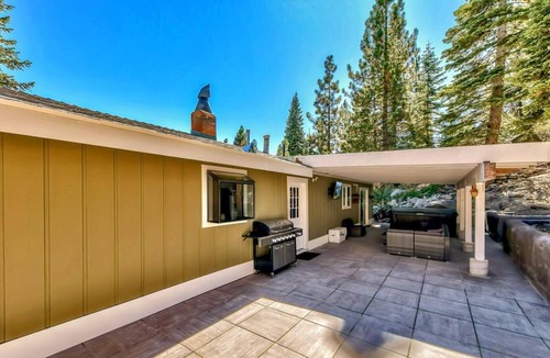 Upper Kingsbury House | 5 Bedroom w/ Den - 5 Bath - Large Hot Tub - Large Game Room, etc..
