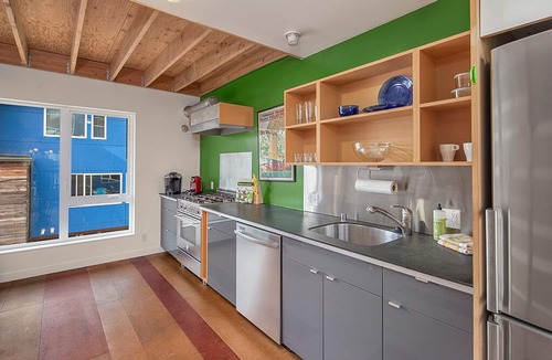 Squire Park House | 5 level, fun, walkable urban artist's Loft. Trained dogs now welcome!