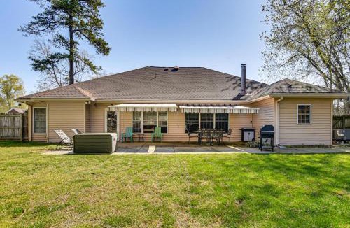 Newport News House | 5 Mi to Coliseum! Spacious Home in Hampton Roads