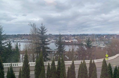 South Westside House | 5-min walk to Downtown Olympia and Capital Lake, 4br, sleeps 13