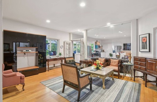 SeaTac Cottage | 592 6 Bedrooms Walking Distance to Airport!