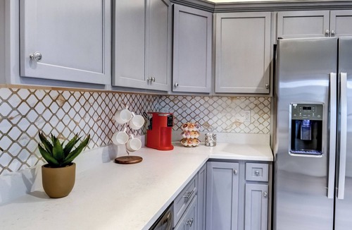 The Hill Apartment | 5min to Yale - Free Parking - Pet Friendly - Shops
